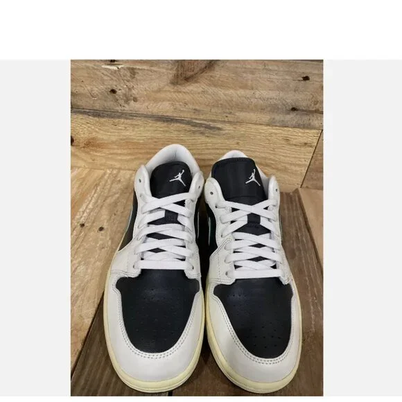 New Women's 9 / Men's 7.5 Nike Air Jordan 1 Low Jade Smoke w/ BOX - Picture 3 of 8